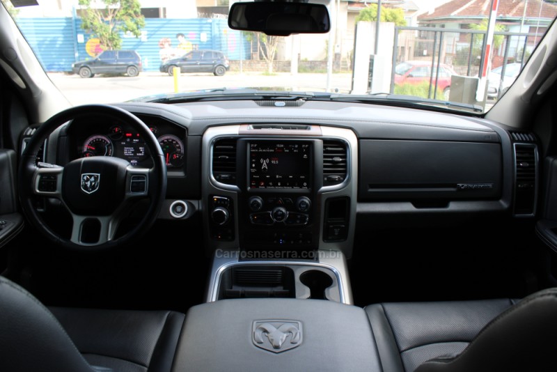 CLASSIC 5.7 LARAMIE V8 HEMI 4P GASOLINA AUTOMÁTICA - 2022 - CAXIAS DO SUL