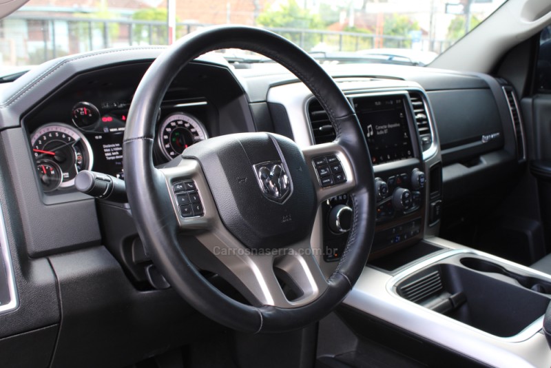 CLASSIC 5.7 LARAMIE V8 HEMI 4P GASOLINA AUTOMÁTICA - 2022 - CAXIAS DO SUL