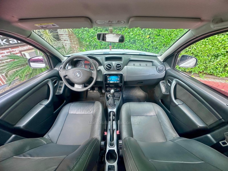 DUSTER 2.0 TECH ROAD II 4X4 16V FLEX 4P MANUAL - 2015 - ROLANTE