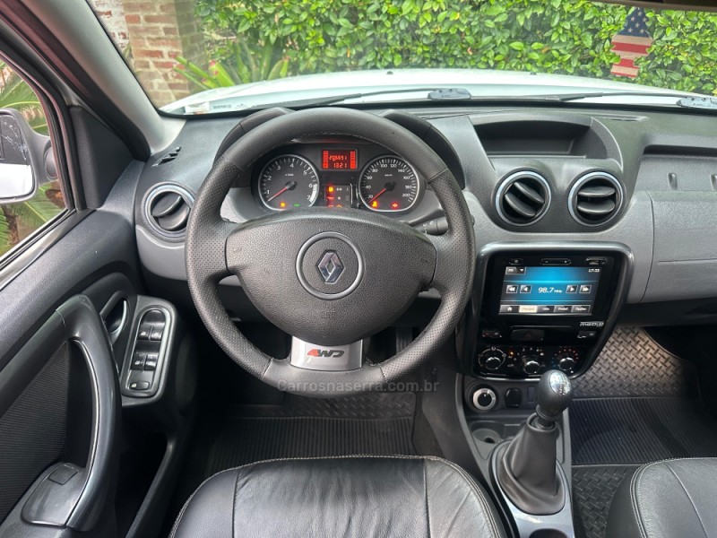 DUSTER 2.0 TECH ROAD II 4X4 16V FLEX 4P MANUAL - 2015 - ROLANTE