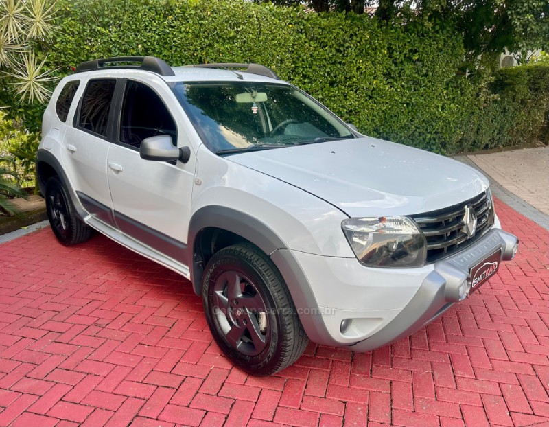 DUSTER 2.0 TECH ROAD II 4X4 16V FLEX 4P MANUAL - 2015 - ROLANTE