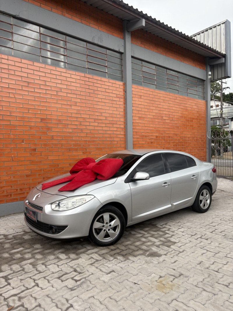 fluence 2.0 dynamique 16v flex 4p automatico 2012 caxias do sul