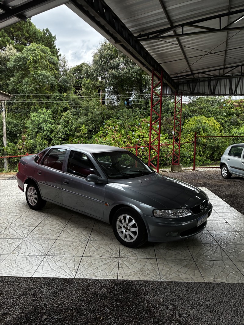 VECTRA 2.2 MPFI GL 8V GASOLINA 4P MANUAL - 2000 - CAXIAS DO SUL