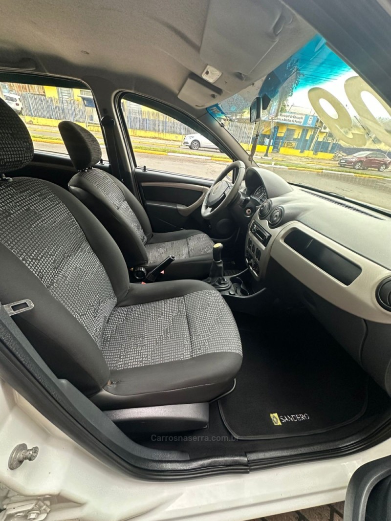 SANDERO 1.6 EXPRESSION 8V FLEX 4P MANUAL - 2009 - PAROBé