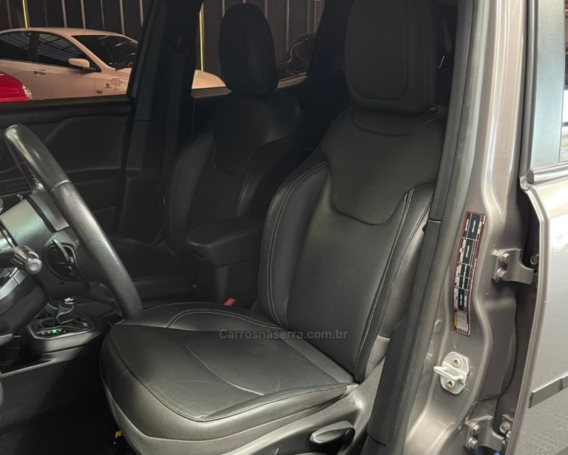 RENEGADE 1.8 16V FLEX LONGITUDE 4P AUTOMÁTICO - 2019 - VACARIA