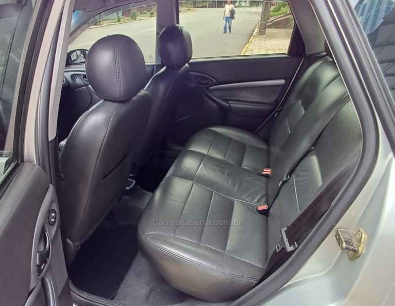 FOCUS 1.6 GLX SEDAN 8V FLEX 4P MANUAL - 2008 - FARROUPILHA