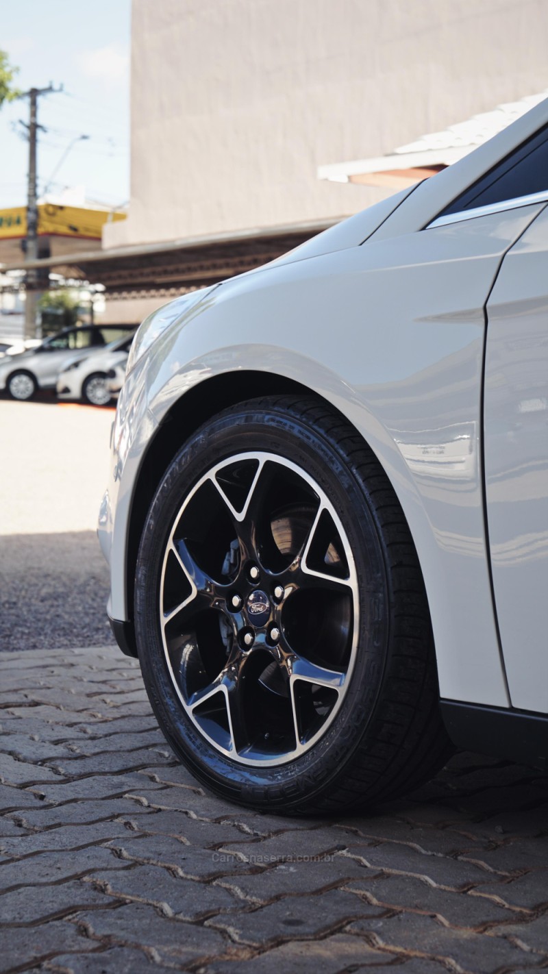 FOCUS 2.0 TITANIUM PLUS SEDAN 16V FLEX 4P AUTOMÁTICO - 2014 - LAJEADO