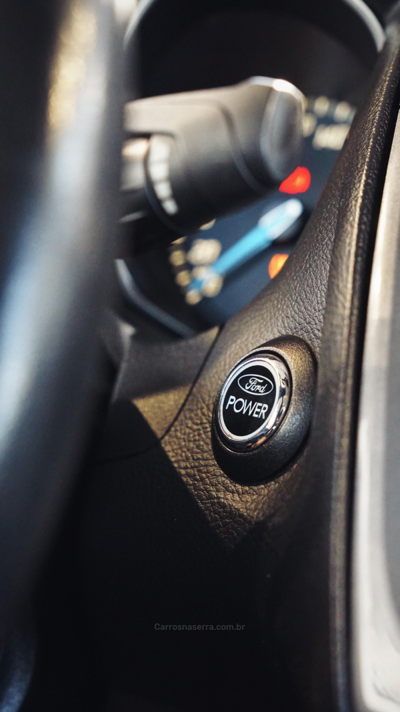 FOCUS 2.0 TITANIUM PLUS SEDAN 16V FLEX 4P AUTOMÁTICO - 2014 - LAJEADO