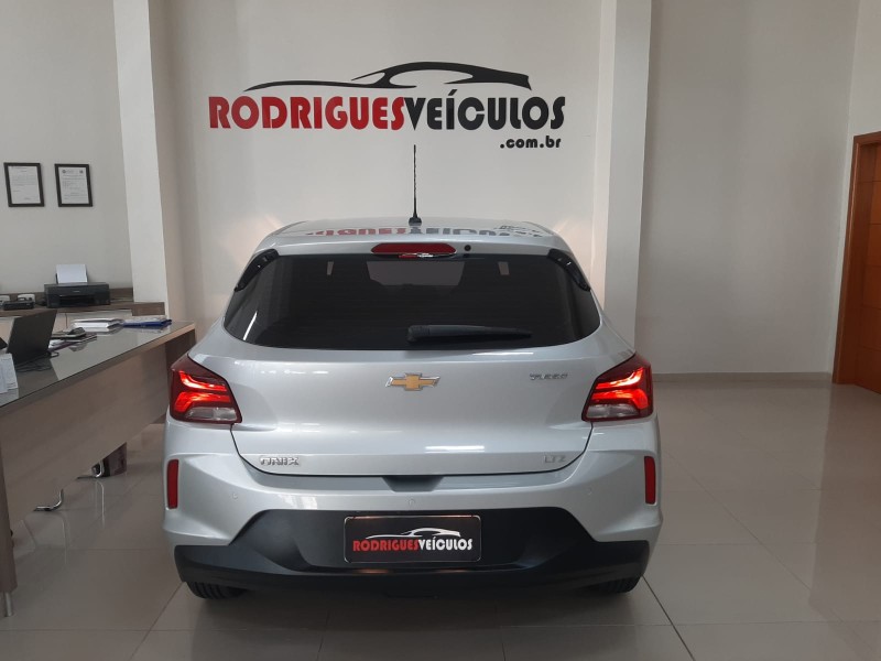 ONIX 1.0 LTZ 12V TURBO FLEX 4P MANUAL - 2021 - CAXIAS DO SUL