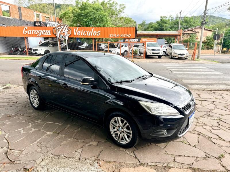 FOCUS 1.6 GLX SEDAN 8V FLEX 4P MANUAL - 2012 - TRêS COROAS