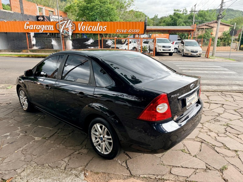 FOCUS 1.6 GLX SEDAN 8V FLEX 4P MANUAL - 2012 - TRêS COROAS
