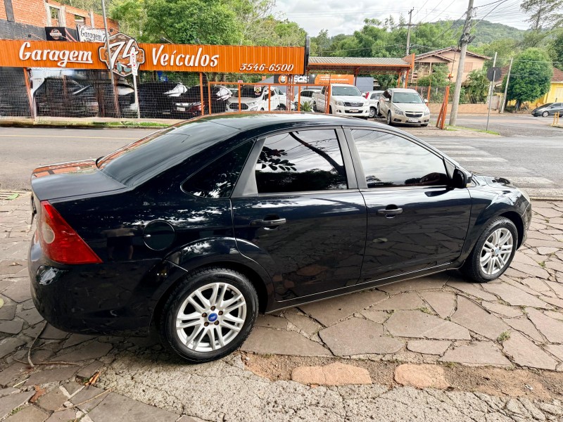 FOCUS 1.6 GLX SEDAN 8V FLEX 4P MANUAL - 2012 - TRêS COROAS