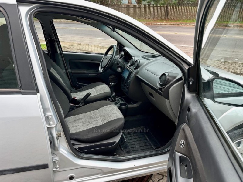 FIESTA 1.0 ROCAM S SEDAN 8V FLEX 4P MANUAL - 2009 - CAXIAS DO SUL