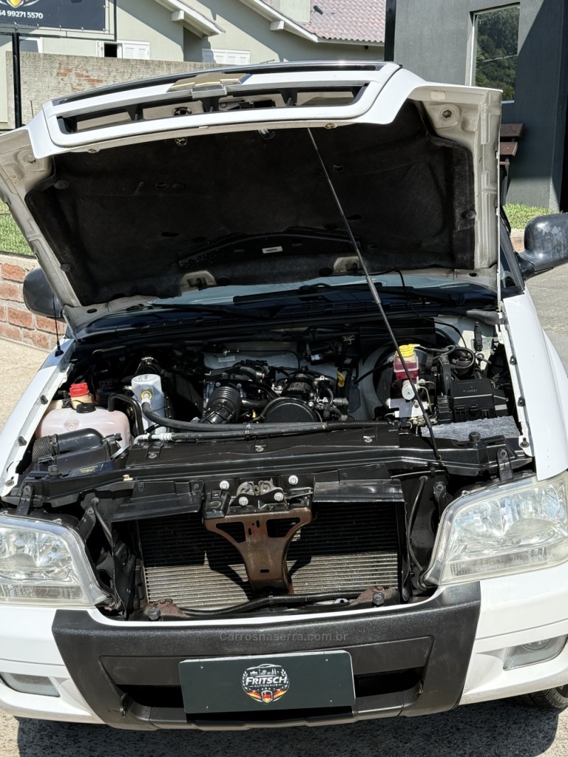 S10 2.4 MPFI ADVANTAGE 4X2 CD 8V FLEX 4P MANUAL - 2009 - NOVA PETRóPOLIS