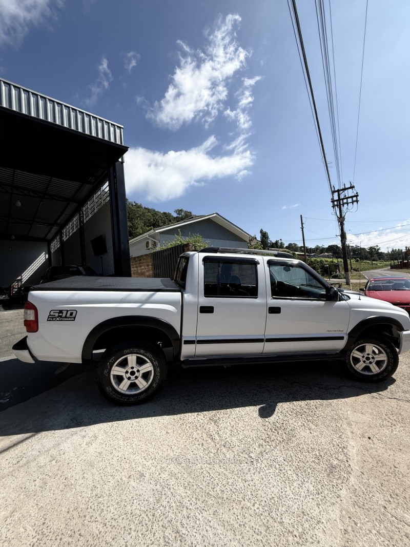 S10 2.4 MPFI ADVANTAGE 4X2 CD 8V FLEX 4P MANUAL - 2009 - NOVA PETRóPOLIS