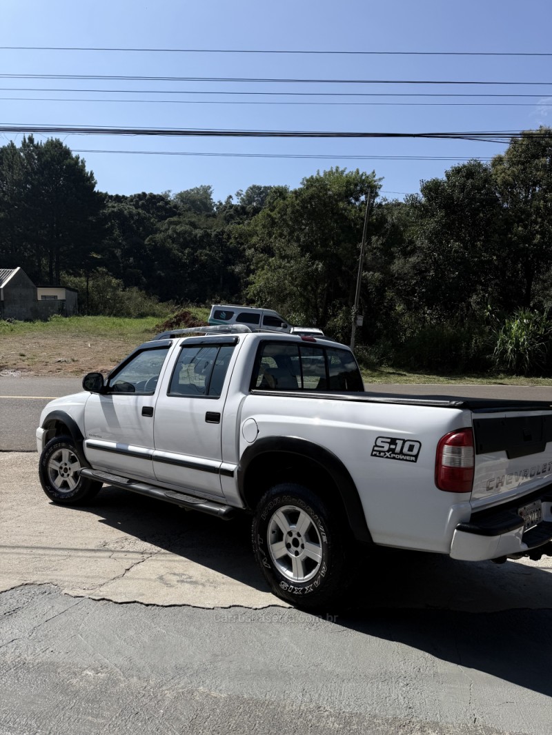 S10 2.4 MPFI ADVANTAGE 4X2 CD 8V FLEX 4P MANUAL - 2009 - NOVA PETRóPOLIS