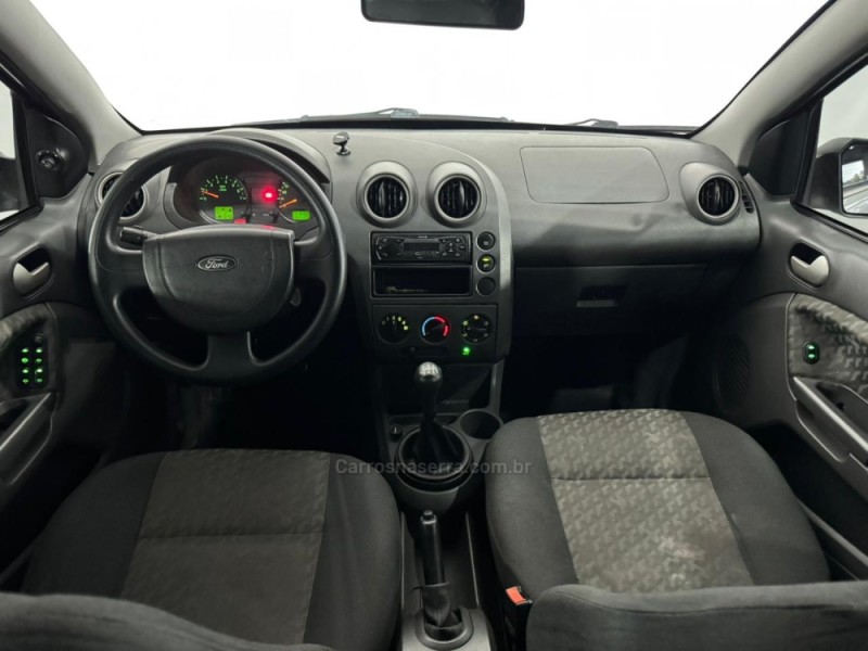 FIESTA 1.6 MPI 8V GASOLINA 4P MANUAL - 2004 - ESTâNCIA VELHA