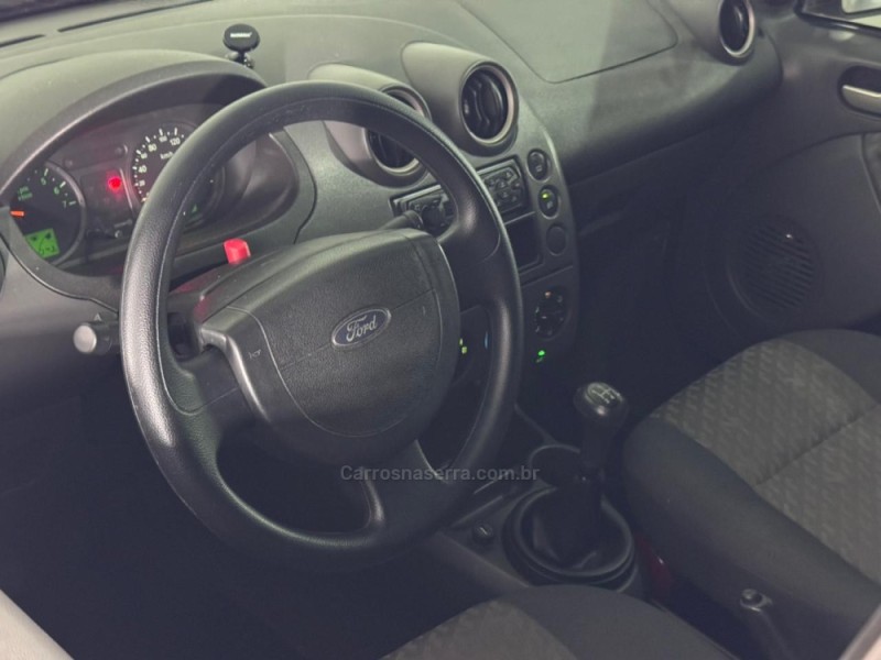 FIESTA 1.6 MPI 8V GASOLINA 4P MANUAL - 2004 - ESTâNCIA VELHA