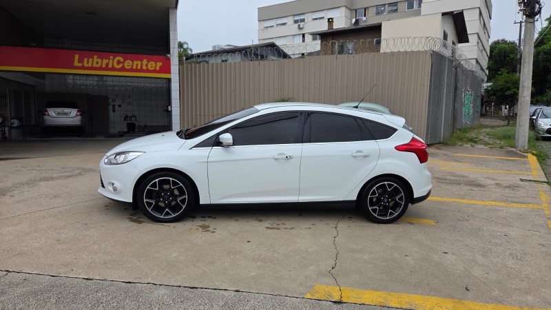 FOCUS 2.0 TITANIUM HATCH 16V FLEX 4P AUTOMÁTICO - 2015 - CAXIAS DO SUL