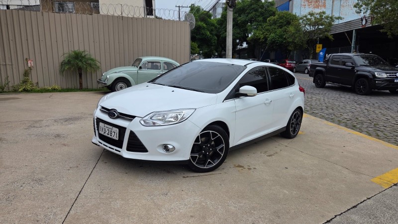 focus 2.0 titanium hatch 16v flex 4p automatico 2015 caxias do sul