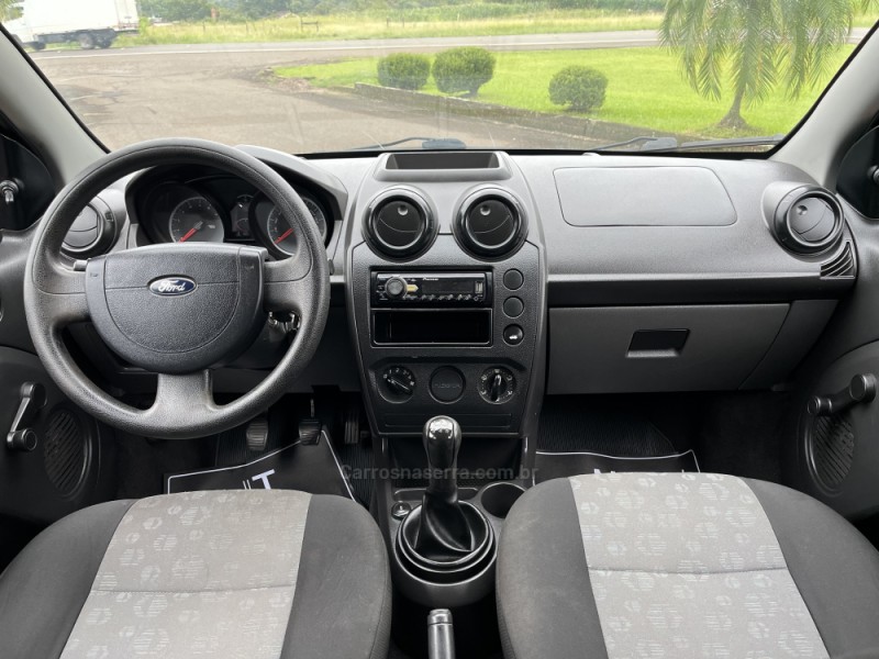FIESTA 1.0 MPI CLASS 8V FLEX 4P MANUAL - 2011 - BOM PRINCíPIO