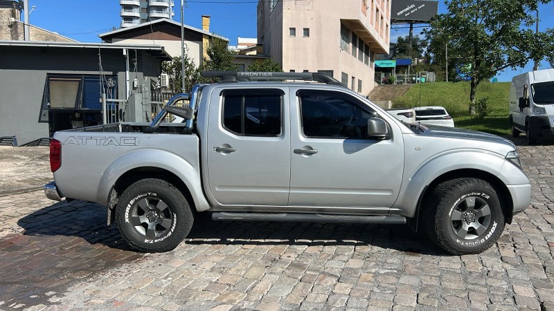 FRONTIER 2.5 SE ATTACK 4X4 CD TURBO ELETRONIC DIESEL 4P MANUAL - 2013 - FARROUPILHA
