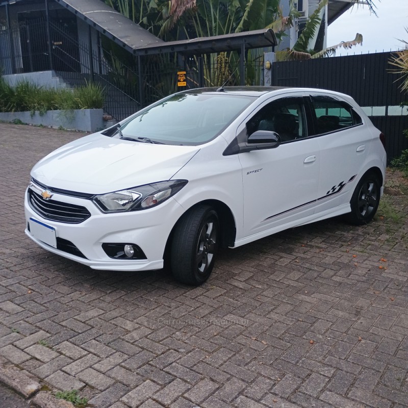 ONIX 1.4 MPFI EFFECT 8V FLEX 4P MANUAL - 2018 - CAMPO BOM