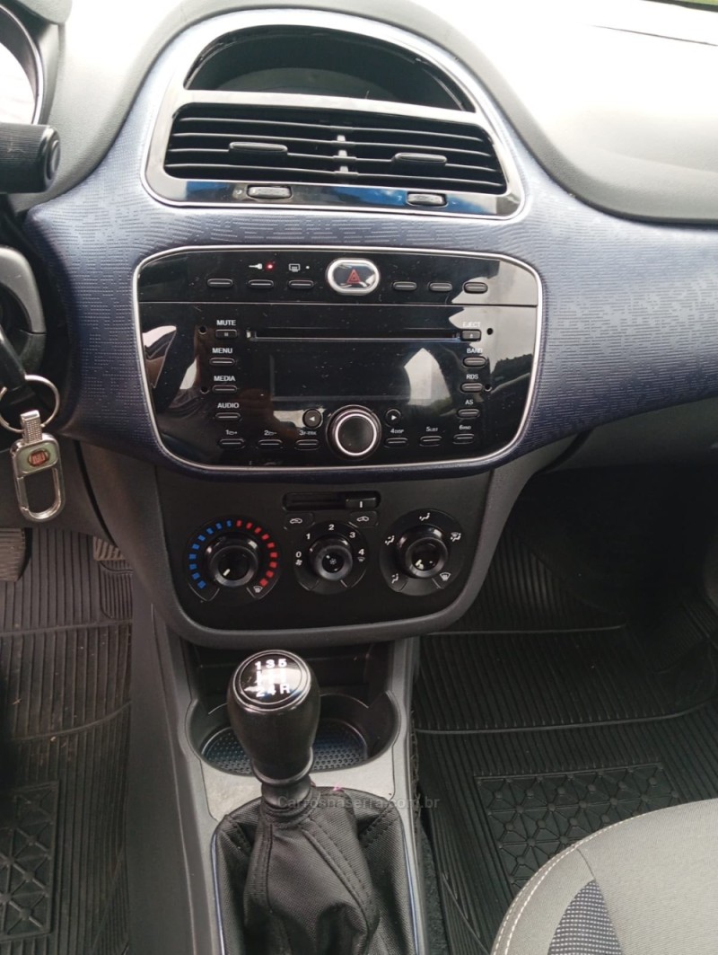 PUNTO 1.4 ATTRACTIVE ITALIA 8V FLEX 4P MANUAL - 2013 - PICADA CAFé