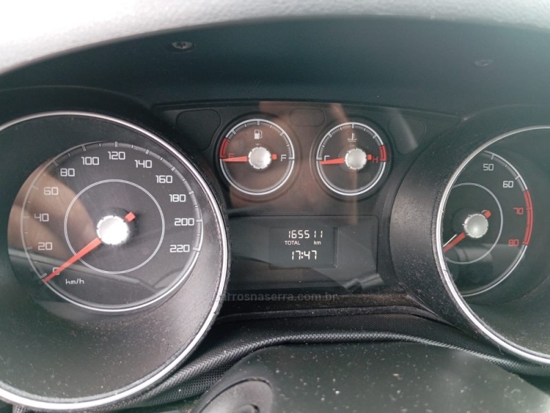 PUNTO 1.4 ATTRACTIVE ITALIA 8V FLEX 4P MANUAL - 2013 - PICADA CAFé