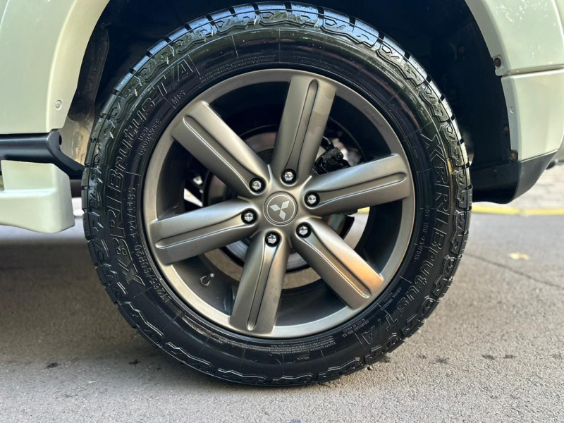 PAJERO FULL 3.2 HPE 4X4 16V TURBO INTERCOOLER DIESEL 4P AUTOMÁTICO - 2014 - DOIS IRMãOS