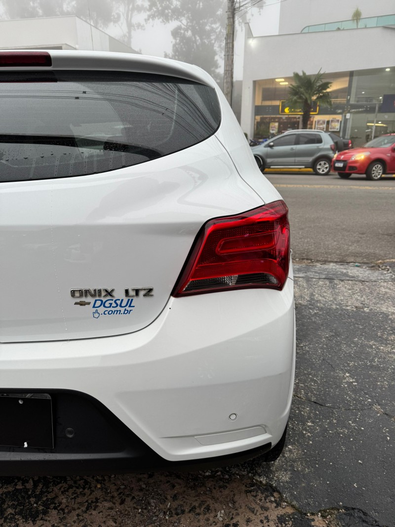 ONIX 1.4 MPFI LTZ 8V FLEX 4P MANUAL - 2017 - CAXIAS DO SUL