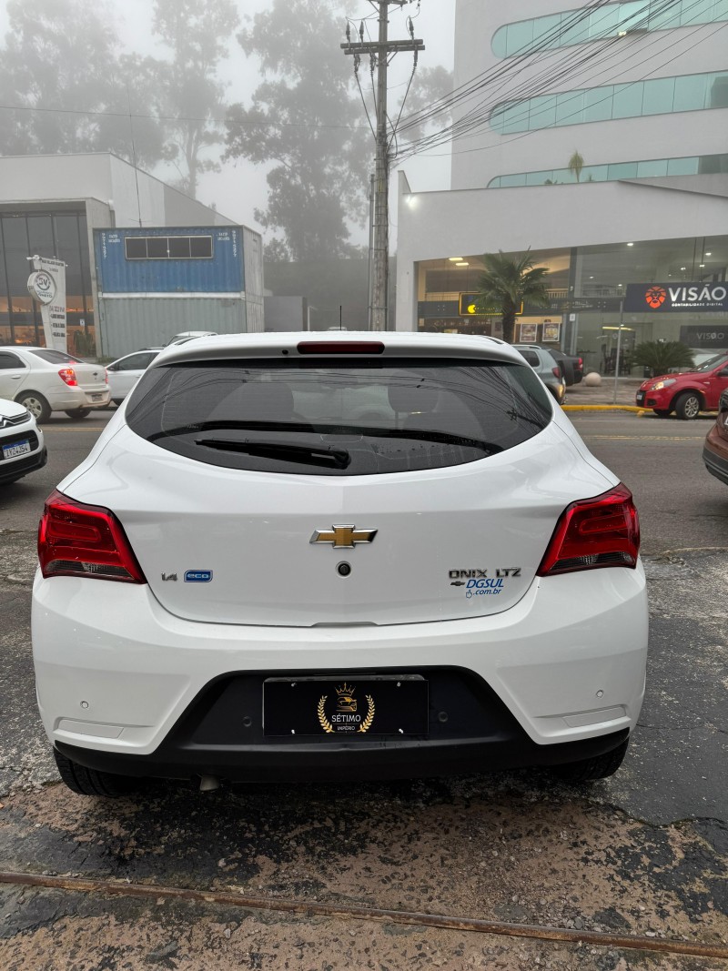 ONIX 1.4 MPFI LTZ 8V FLEX 4P MANUAL - 2017 - CAXIAS DO SUL