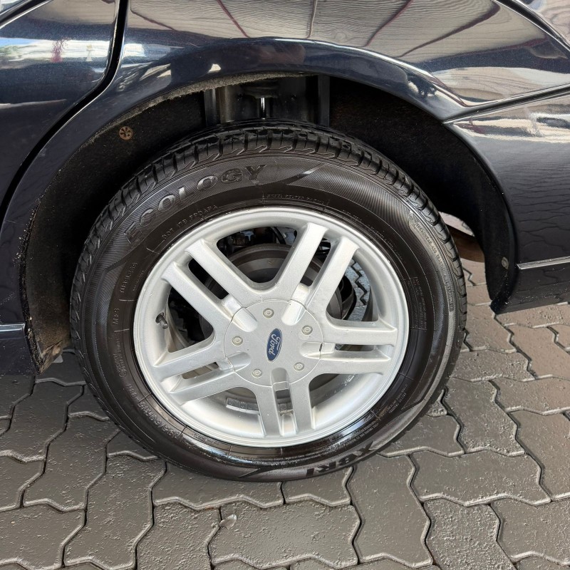 FOCUS 1.6 GL SEDAN 8V FLEX 4P MANUAL - 2007 - CAXIAS DO SUL