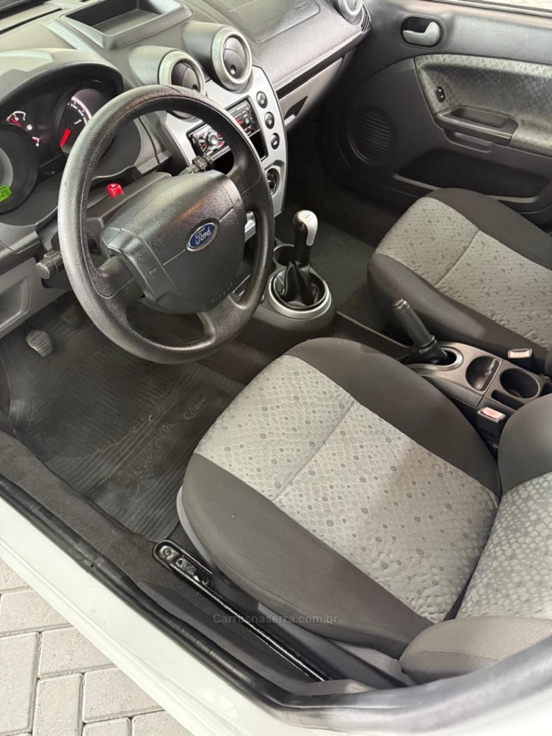 FIESTA 1.6 SE HATCH 16V FLEX 4P MANUAL - 2014 - CAXIAS DO SUL