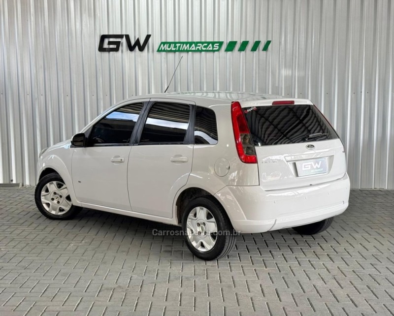 FIESTA 1.6 SE HATCH 16V FLEX 4P MANUAL - 2014 - CAXIAS DO SUL