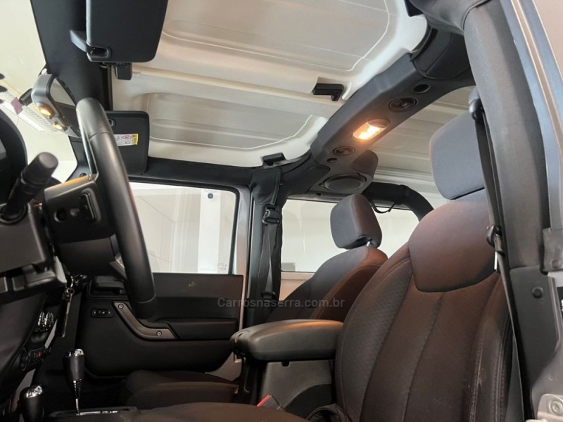WRANGLER 3.6 SPORT 4X4 V6 24V GASOLINA 2P AUTOMÁTICO - 2014 - TAQUARA