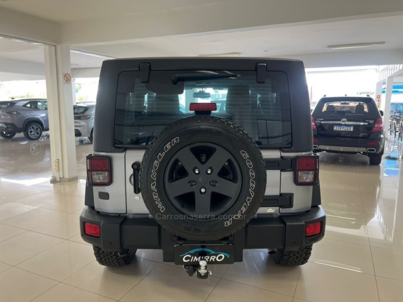 WRANGLER 3.6 SPORT 4X4 V6 24V GASOLINA 2P AUTOMÁTICO - 2014 - TAQUARA