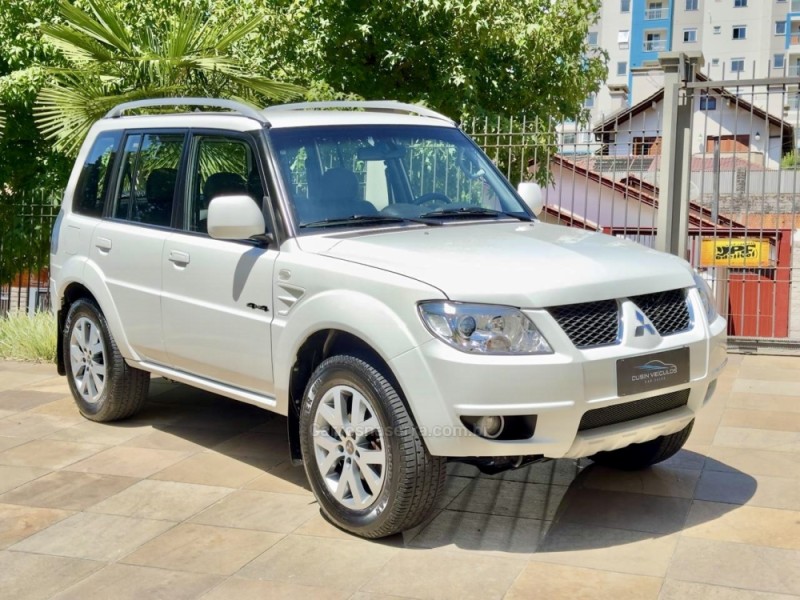 PAJERO TR4 2.0 4X4 16V 140CV FLEX 4P AUTOMÁTICO - 2013 - BENTO GONçALVES