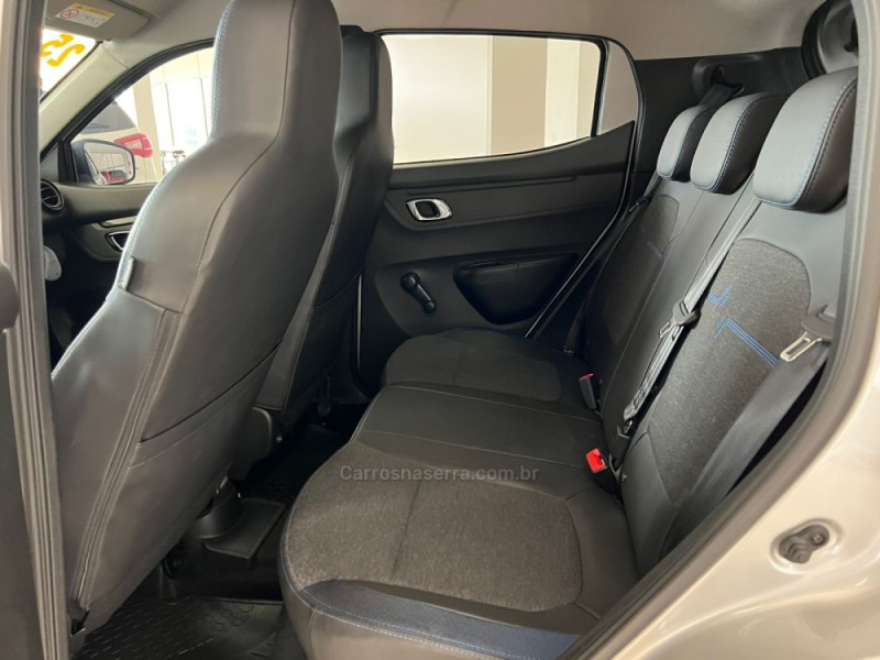 KWID 1.0 12V SCE FLEX INTENSE MANUAL - 2025 - TAQUARA