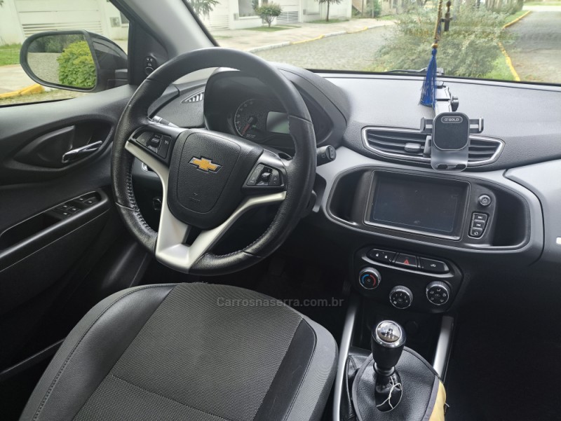 ONIX 1.4 MPFI ACTIV 8V FLEX 4P MANUAL - 2019 - FARROUPILHA