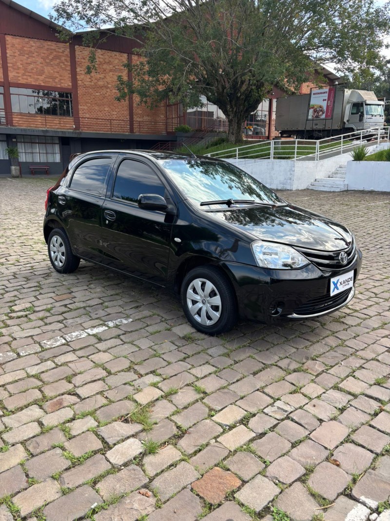 ETIOS 1.3 XS 16V FLEX 4P MANUAL - 2013 - FLORES DA CUNHA