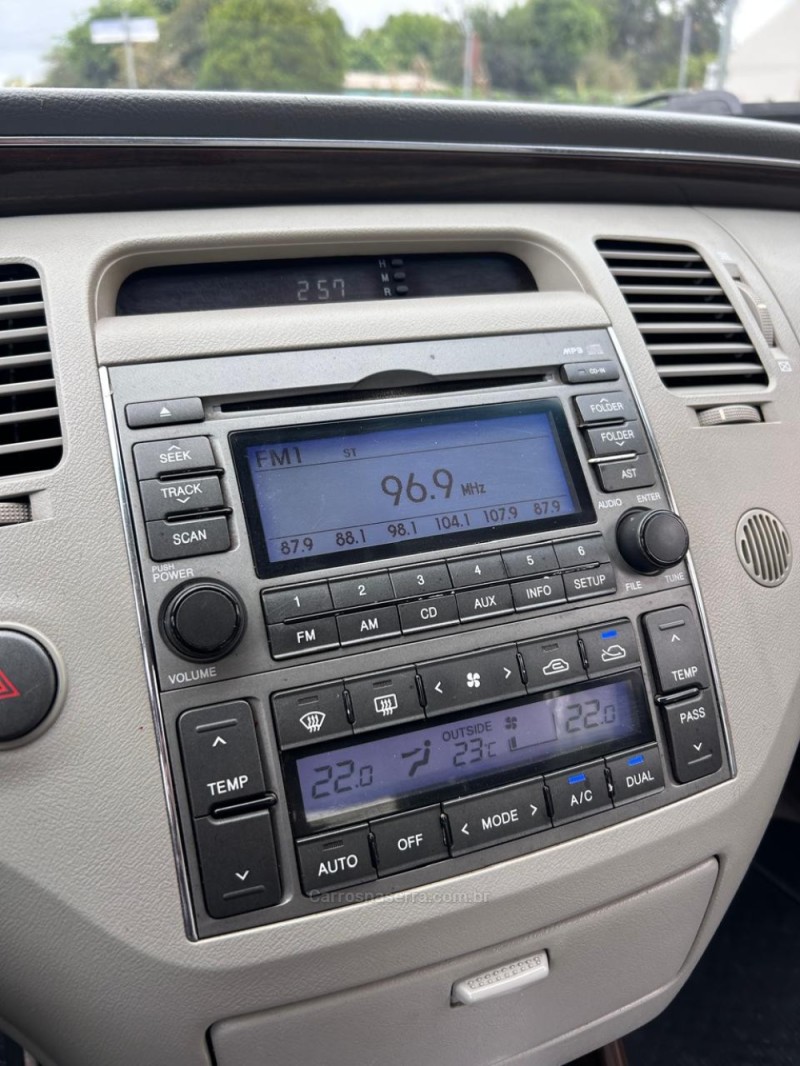 AZERA 3.3 MPFI GLS SEDAN V6 24V GASOLINA 4P AUTOMÁTICO - 2011 - VENâNCIO AIRES