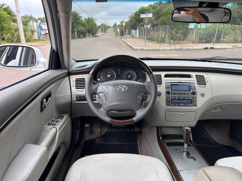 AZERA 3.3 MPFI GLS SEDAN V6 24V GASOLINA 4P AUTOMÁTICO - 2011 - VENâNCIO AIRES