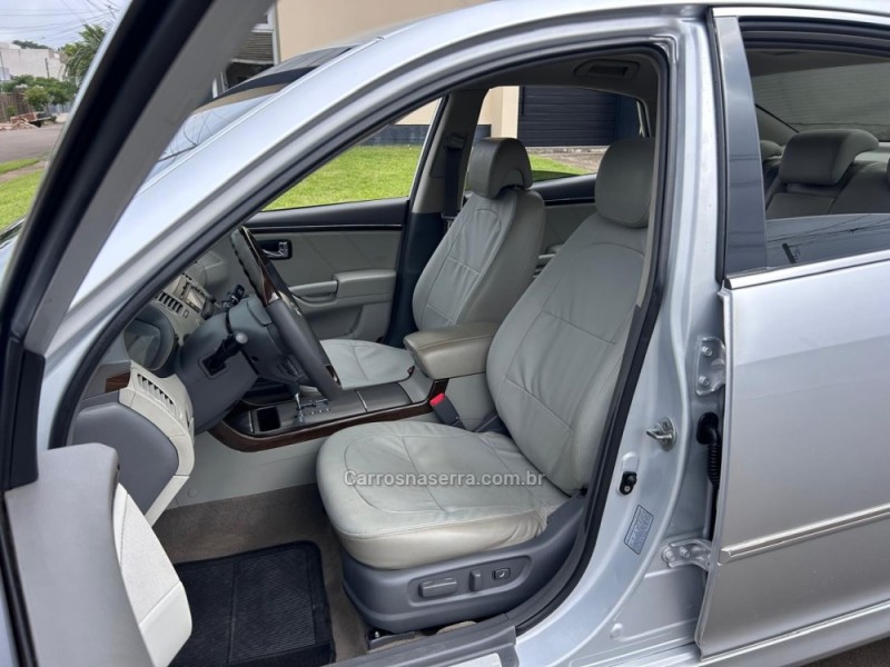 AZERA 3.3 MPFI GLS SEDAN V6 24V GASOLINA 4P AUTOMÁTICO - 2011 - VENâNCIO AIRES