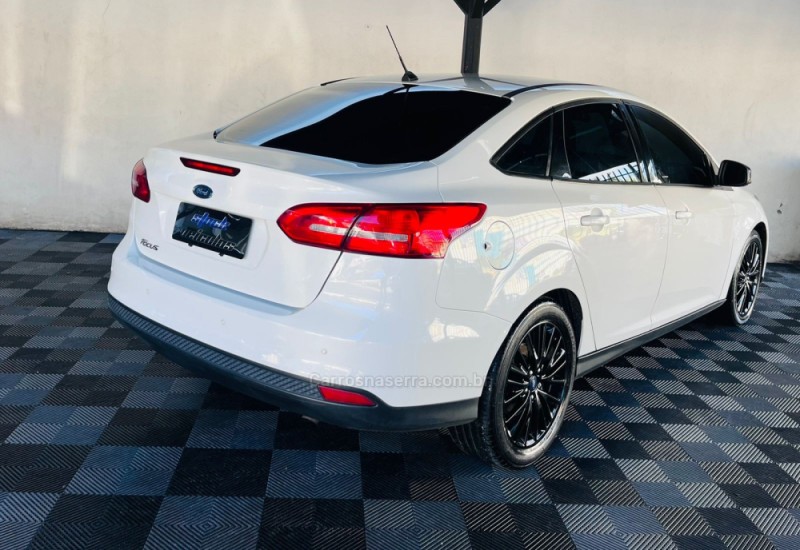 FOCUS 2.0 GHIA SEDAN 16V GASOLINA 4P AUTOMÁTICO - 2018 - NOVO HAMBURGO