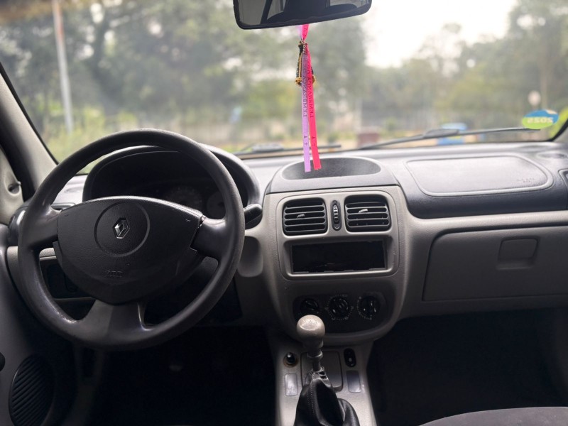 CLIO 1.0 AUTHENTIQUE 16V GASOLINA 2P MANUAL - 2005 - FARROUPILHA