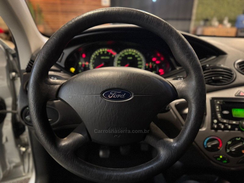 FOCUS 2.0 HA 16V GASOLINA 4P MANUAL - 2006 - FARROUPILHA