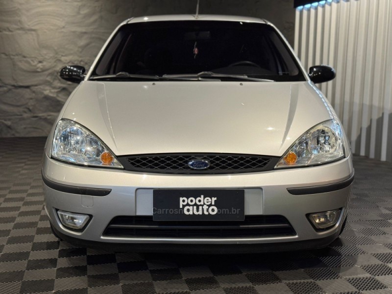 FOCUS 2.0 HA 16V GASOLINA 4P MANUAL - 2006 - FARROUPILHA