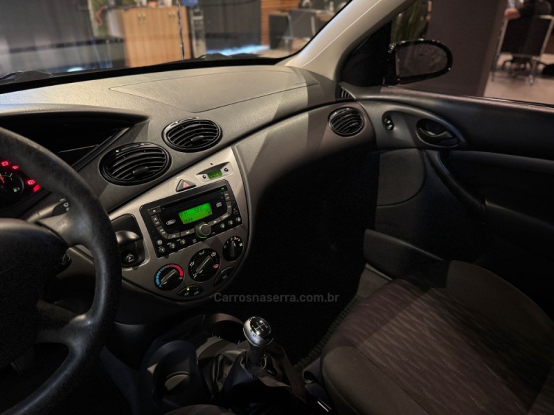 FOCUS 2.0 HA 16V GASOLINA 4P MANUAL - 2006 - FARROUPILHA