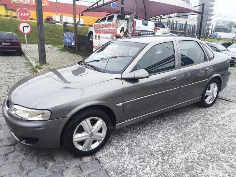 VECTRA 2.0 MPFI EXPRESSION 8V 140CV FLEX 4P MANUAL - 2005 - FARROUPILHA